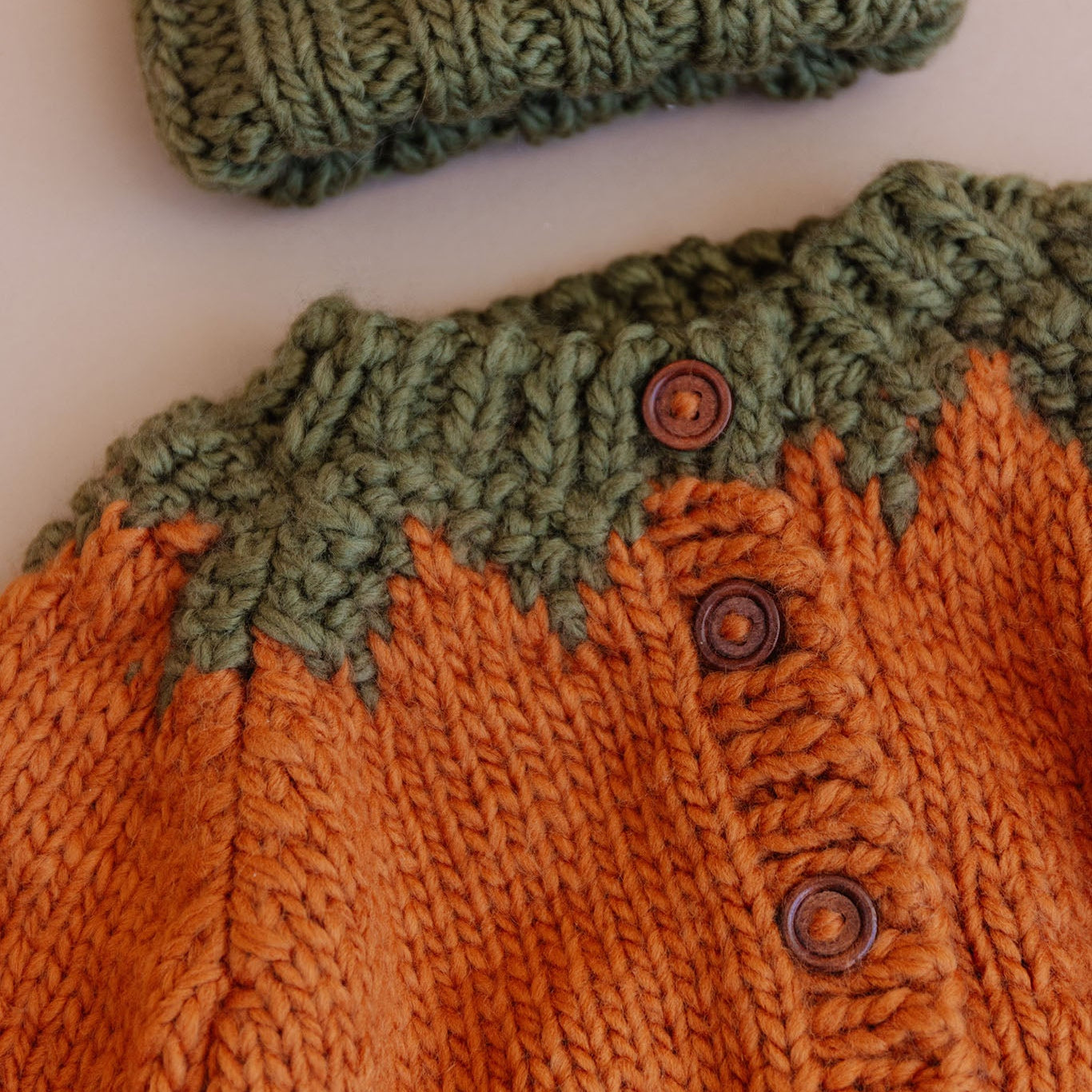 Cardigan Bébé Halloween Motif Citrouille - Col V, Manches Longues, Boutons, Tricot épais Coton - 11