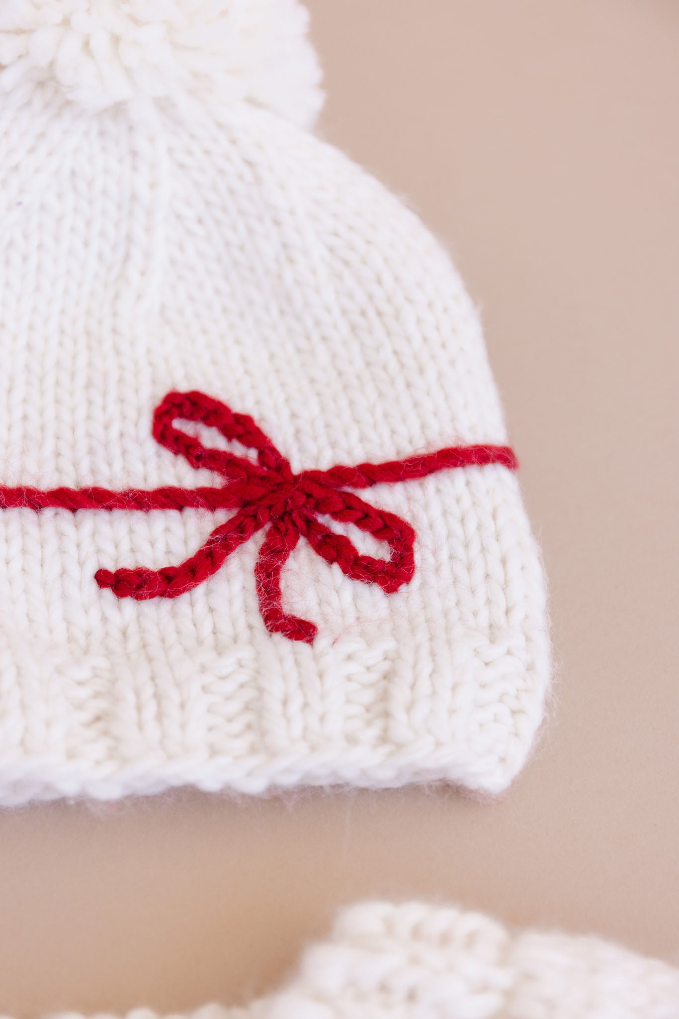 Present Hat, Cream/Red